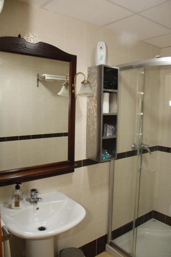 Apartamentos Alcazar De באיסה מראה חיצוני תמונה