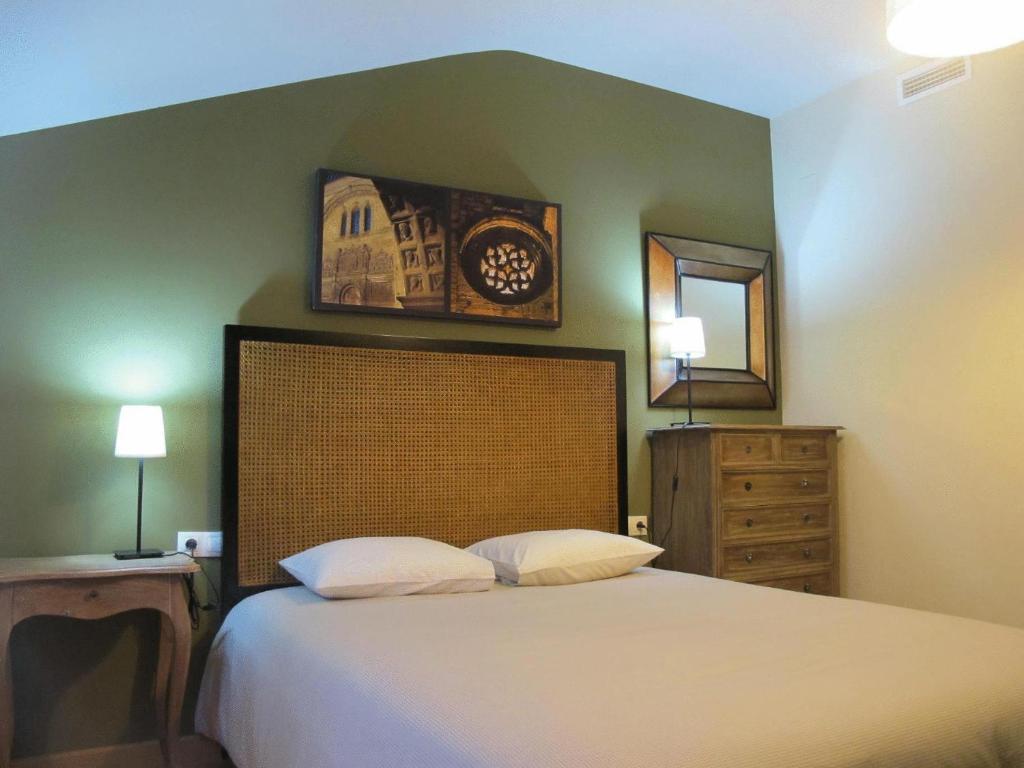 Apartamentos Alcazar De באיסה מראה חיצוני תמונה